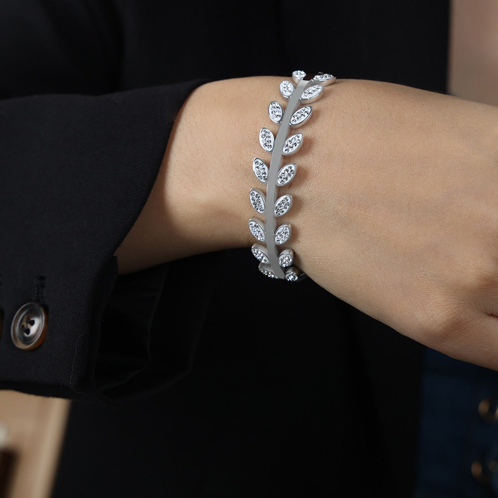 18K Gold Luxury Leaf-shaped Diamond Jewelry