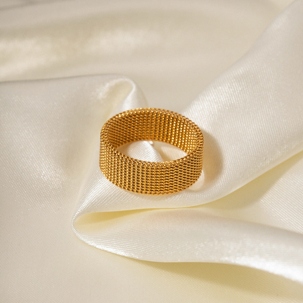 18K Gold Exquisite Design Ring