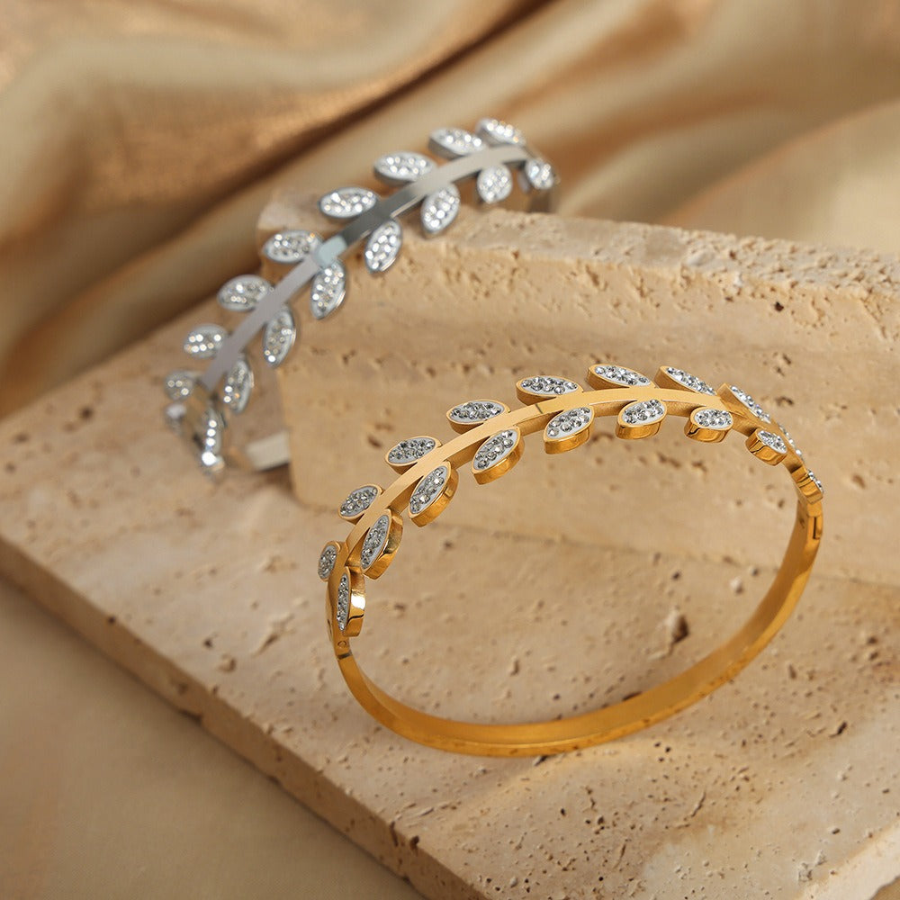 18K Gold Luxury Leaf-shaped Diamond Jewelry