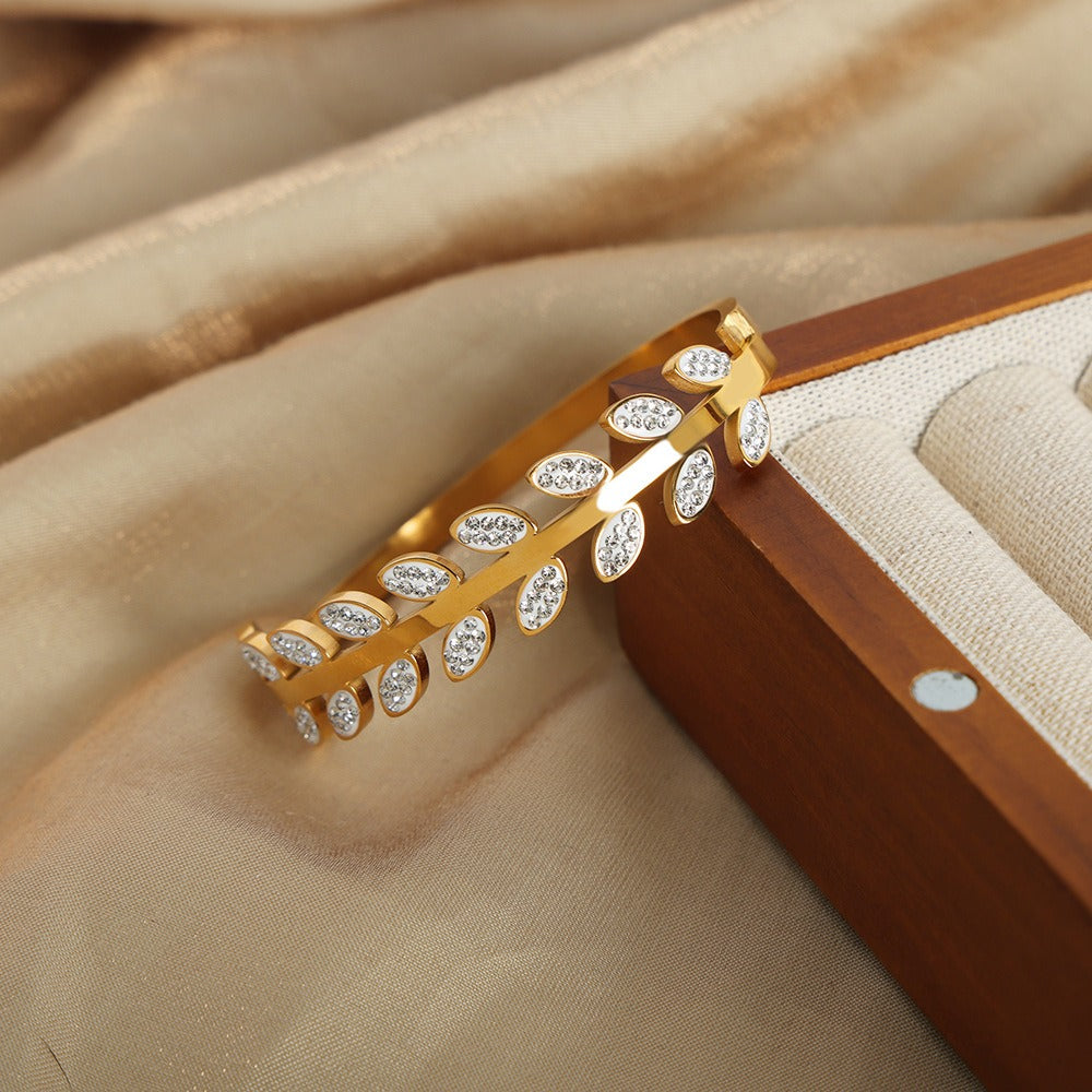 18K Gold Luxury Leaf-shaped Diamond Jewelry