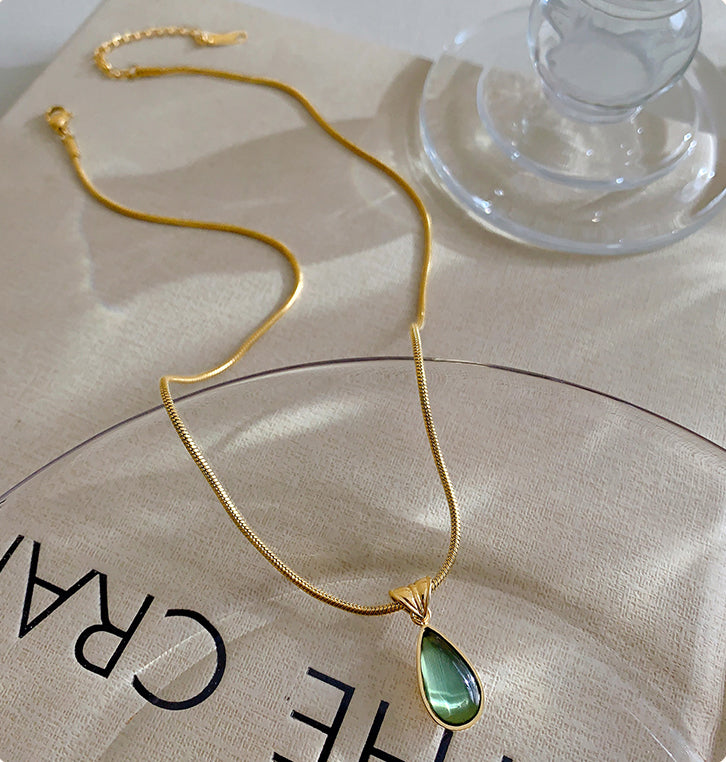18K Gold Drop-shaped Gem-Necklace