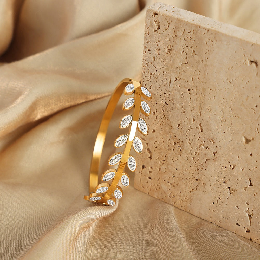 18K Gold Luxury Leaf-shaped Diamond Jewelry