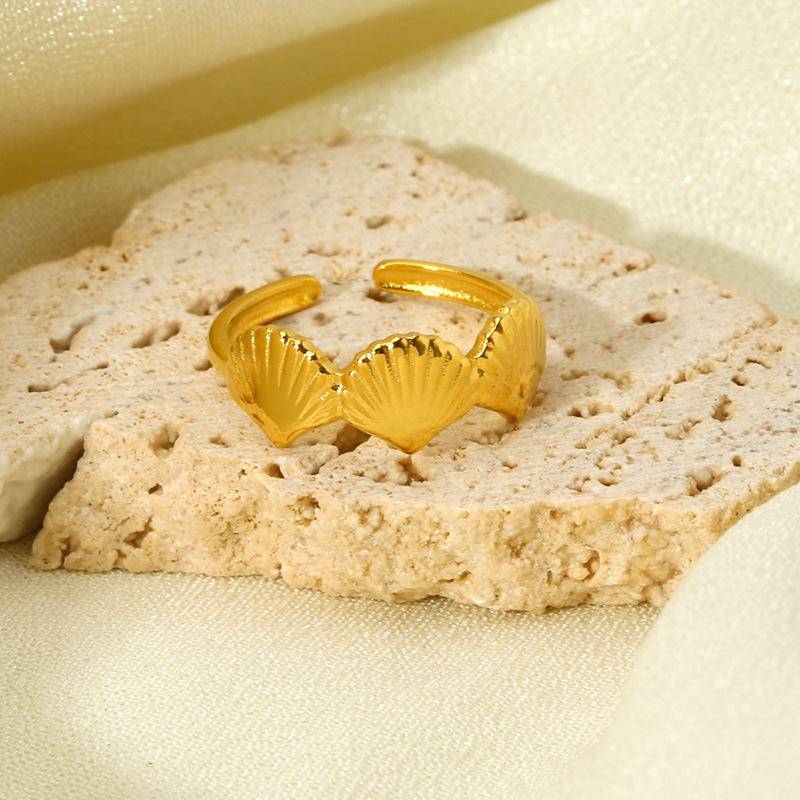 18K Gold Scallop Open Ring