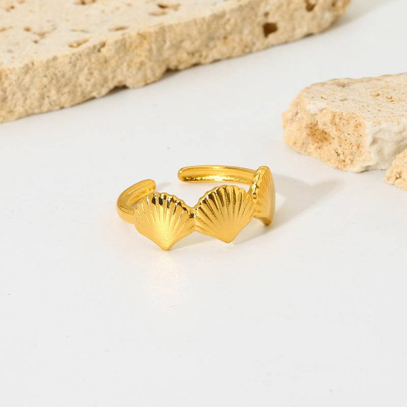 18K Gold Scallop Open Ring