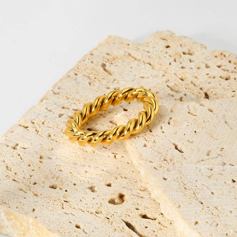 18K Gold Twist Ring