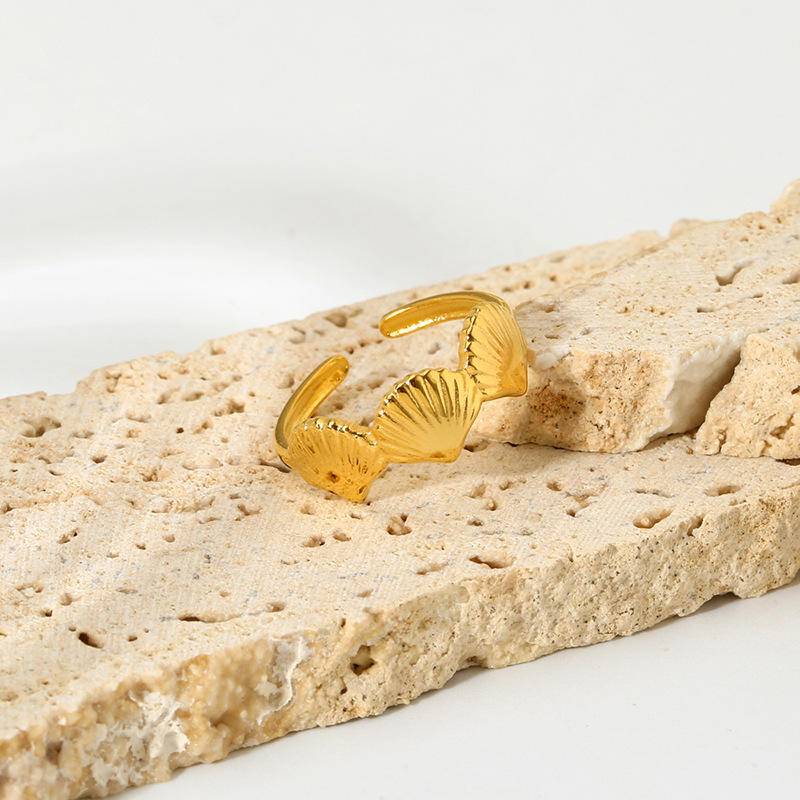 18K Gold Scallop Open Ring